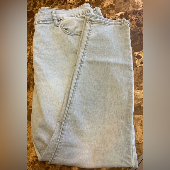 Old Navy Super Skinny Mid-rise jeans - Picture 2 of 4